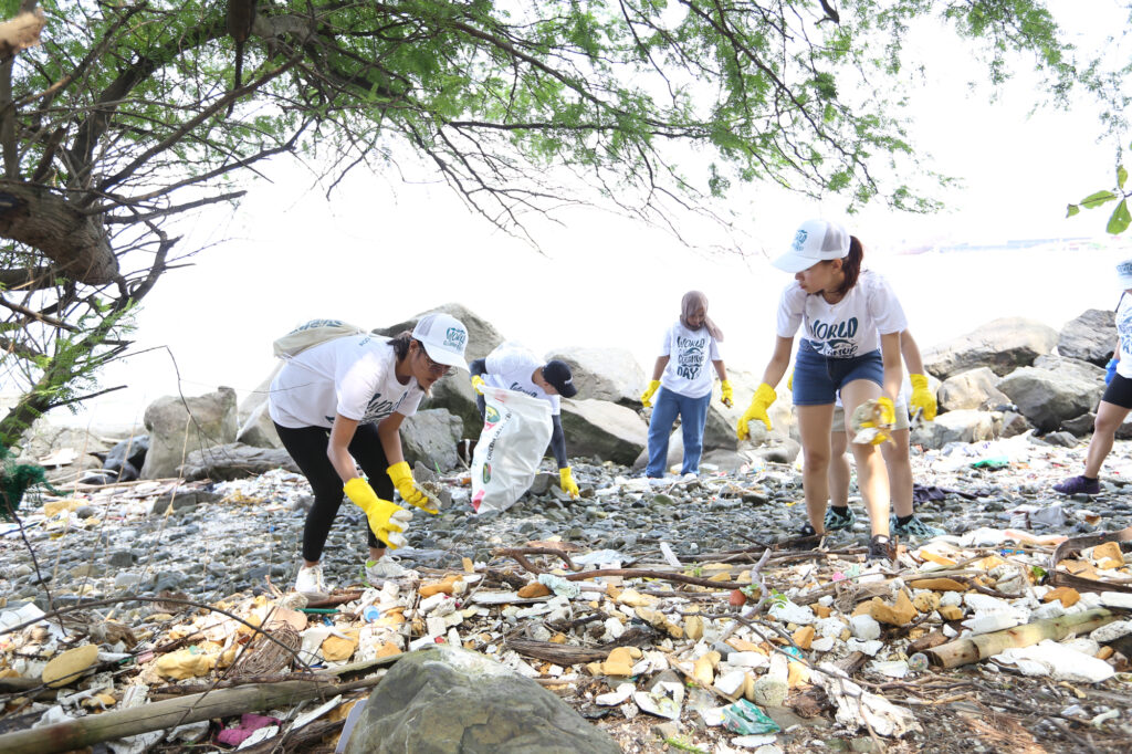 Booth & Partners Coastal Cleanup